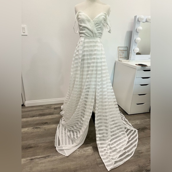 Alamour the Label White Sandy Gown Size S - Picture 2 of 12